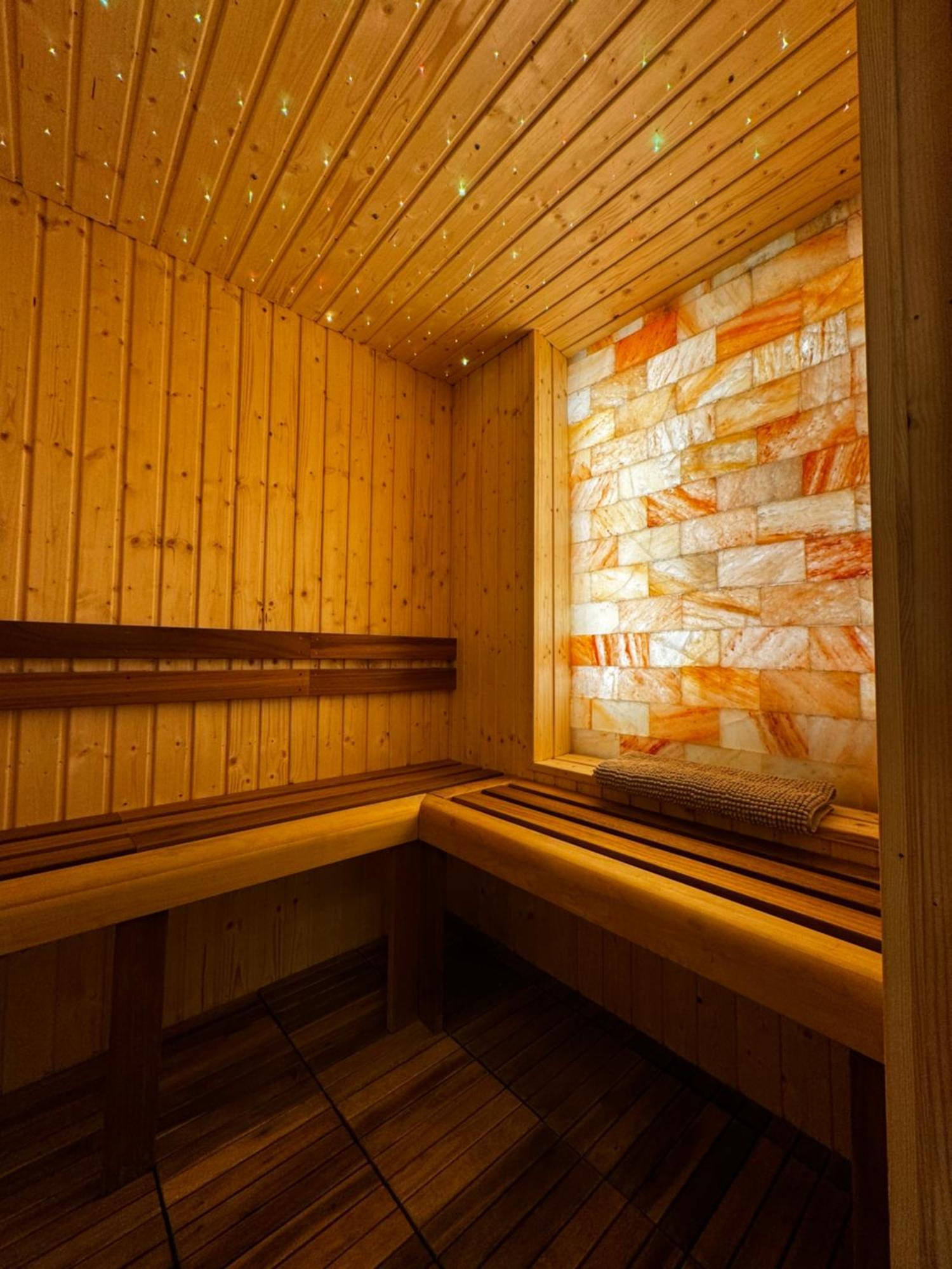 Jacuzzi Royal Suite Budapest Exterior foto