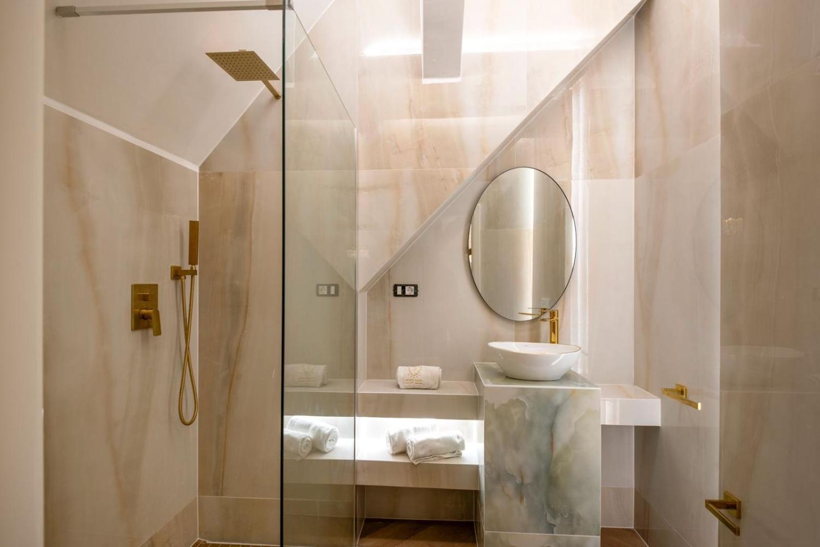 Jacuzzi Royal Suite Budapest Exterior foto