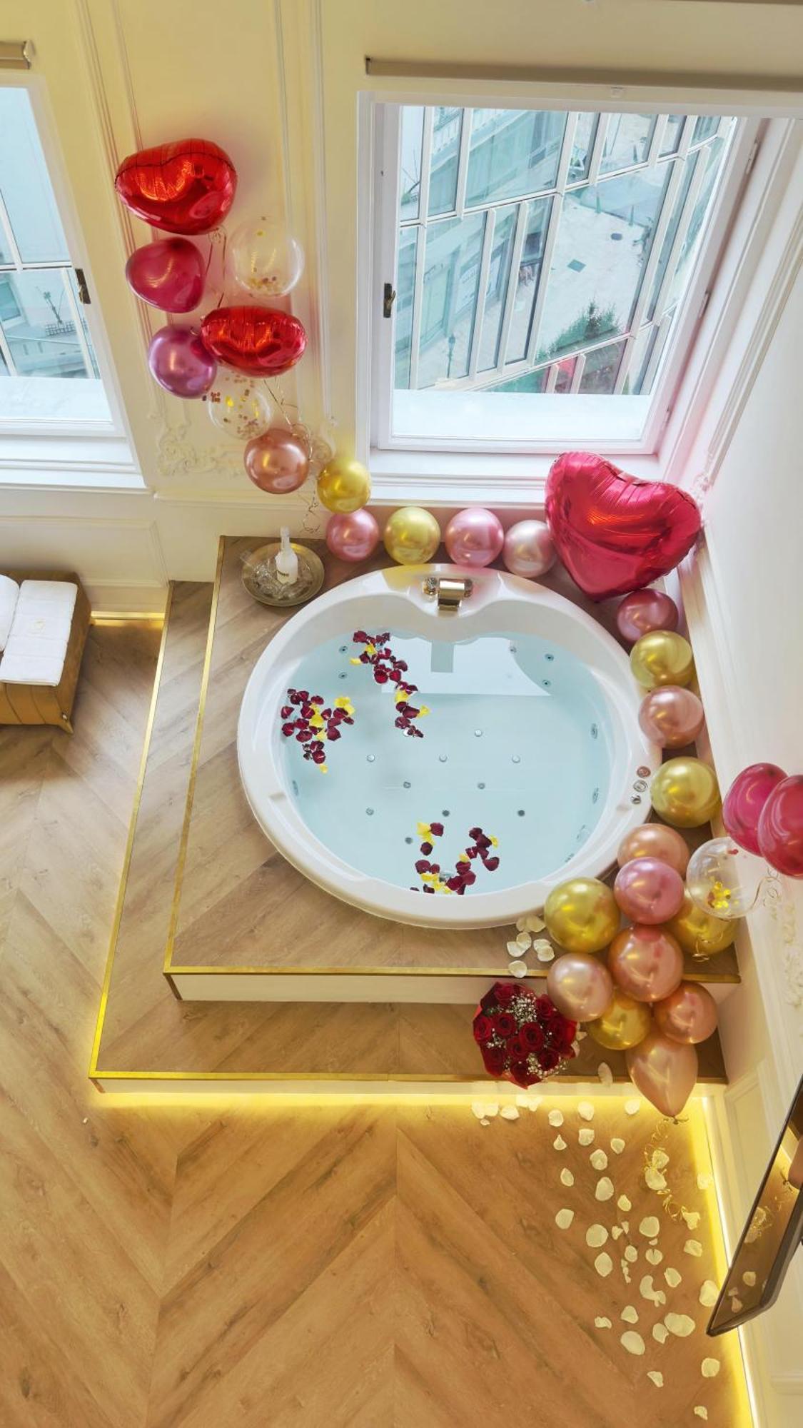 Jacuzzi Royal Suite Budapest Exterior foto